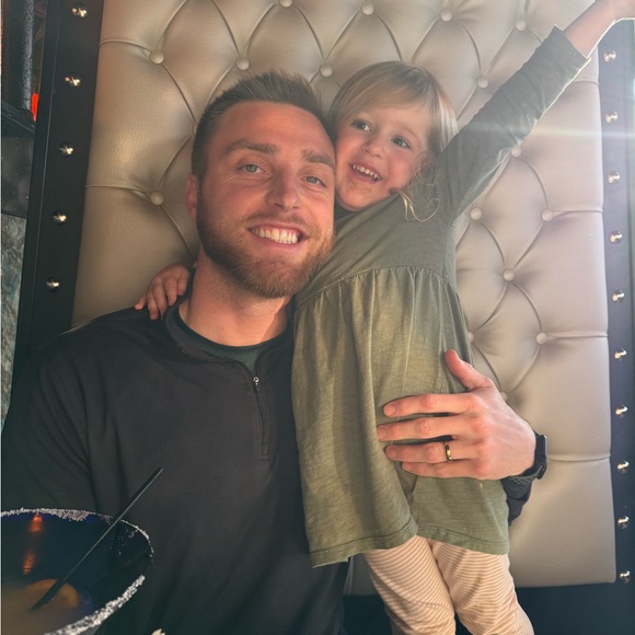 Meet your Posher, Carly - Picture 3 of 6